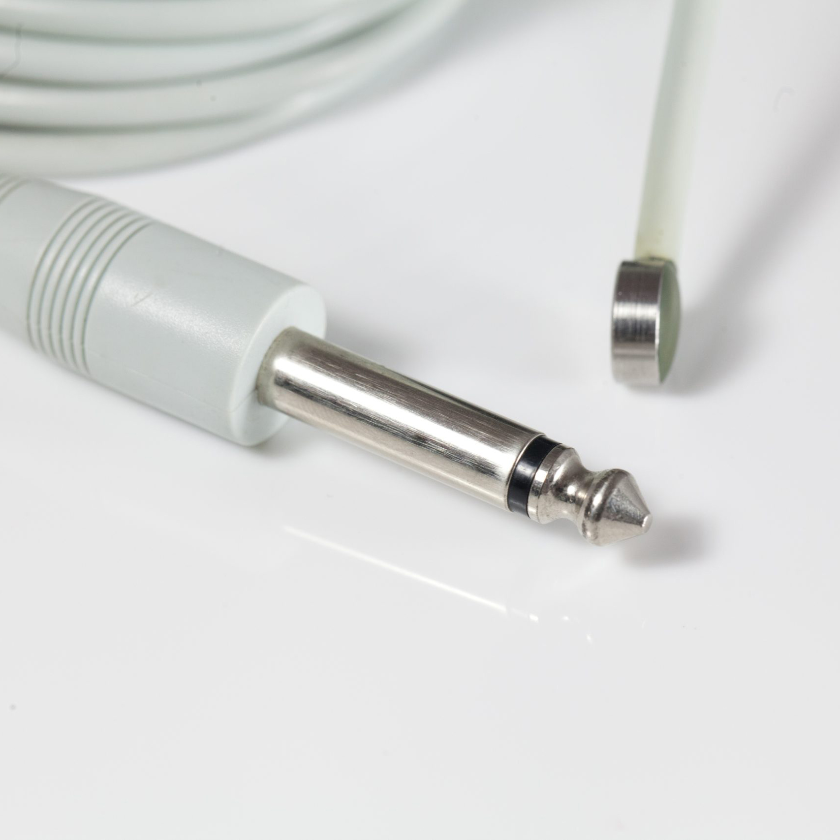 Highly Accurate Medical Temperature Sensor for Skin Temperature Monitoring