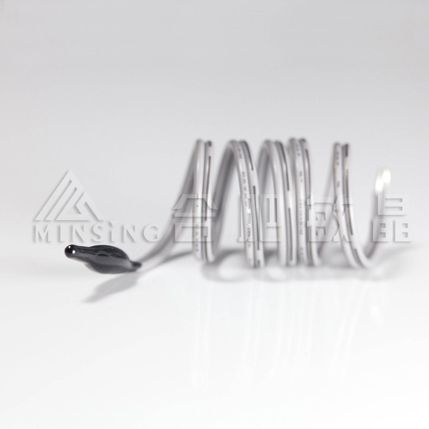 Resin-Covered Temperature Sensor in The Shape of a Water Droplet for Temperature Measurement